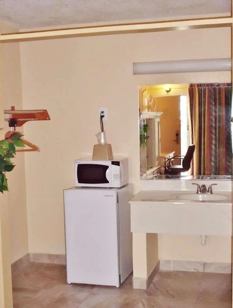 Hotel America'S Best Inn & Suites-Lakeland